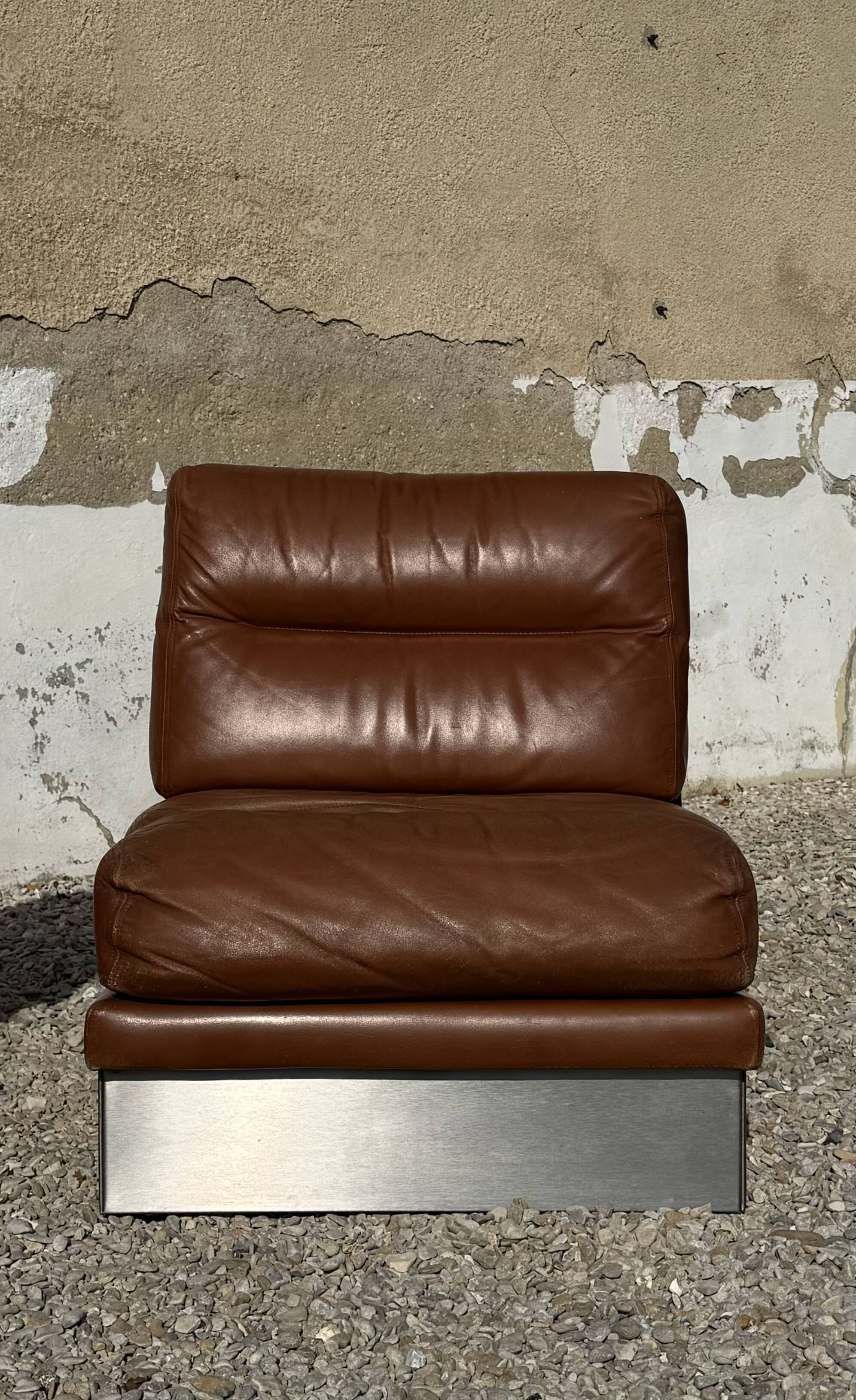 Salon complet en aluminium brossé et cuir marron, France 1970