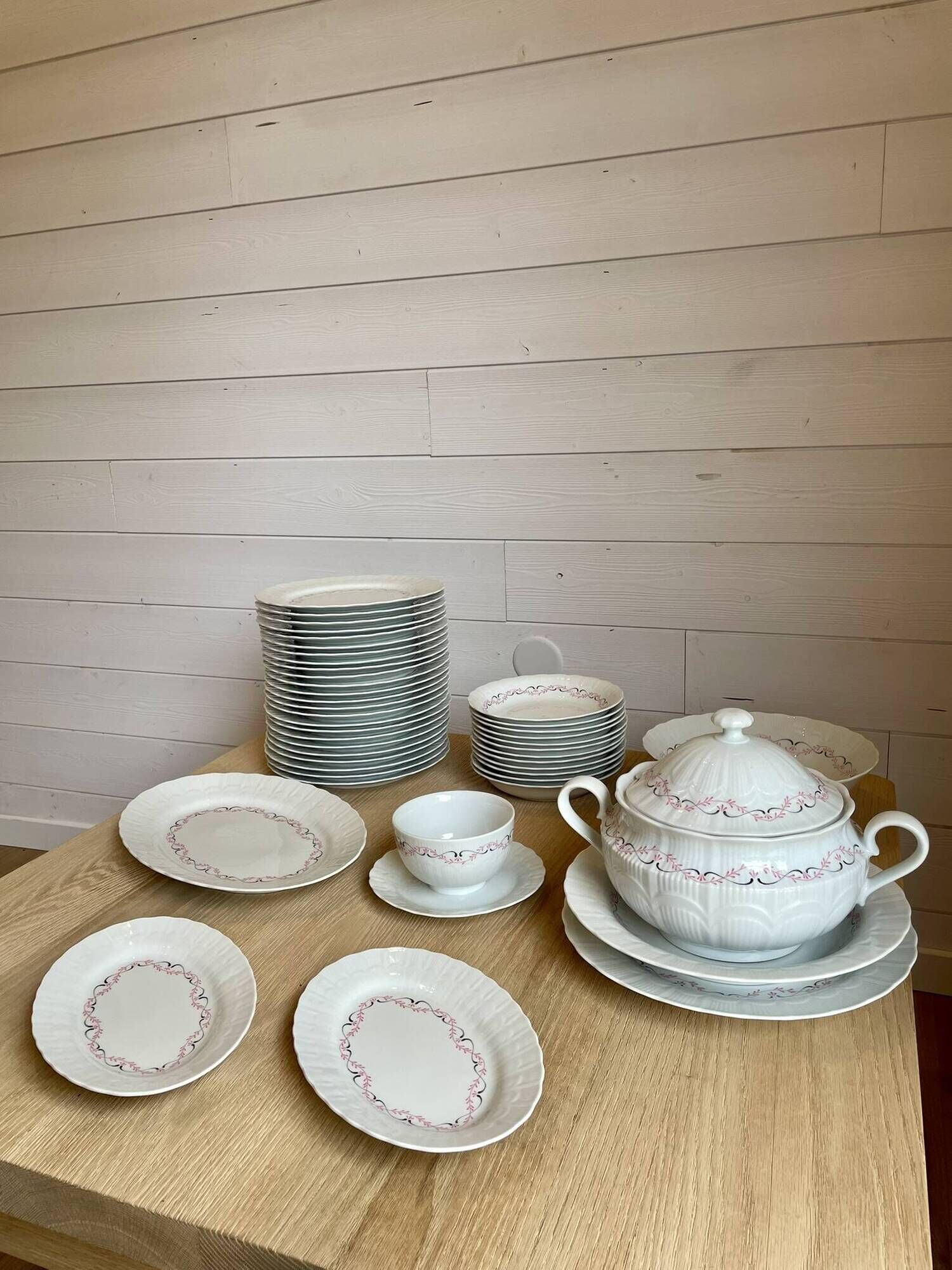 Large table service in porcelain from Bavaria Winterling Marktleuthen 44 pieces