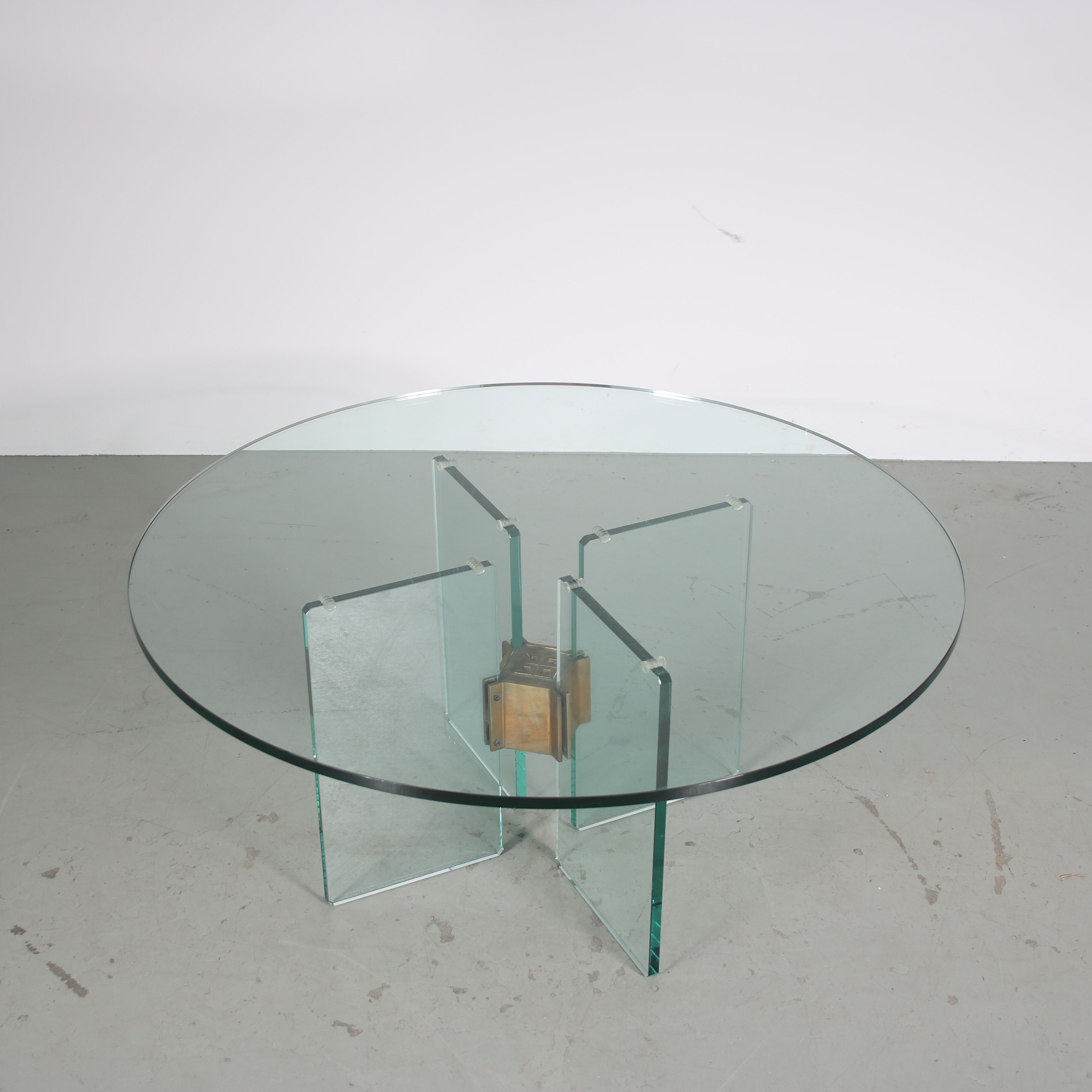 1970s Round coffee table by Peter Ghyczy from the Netherlands