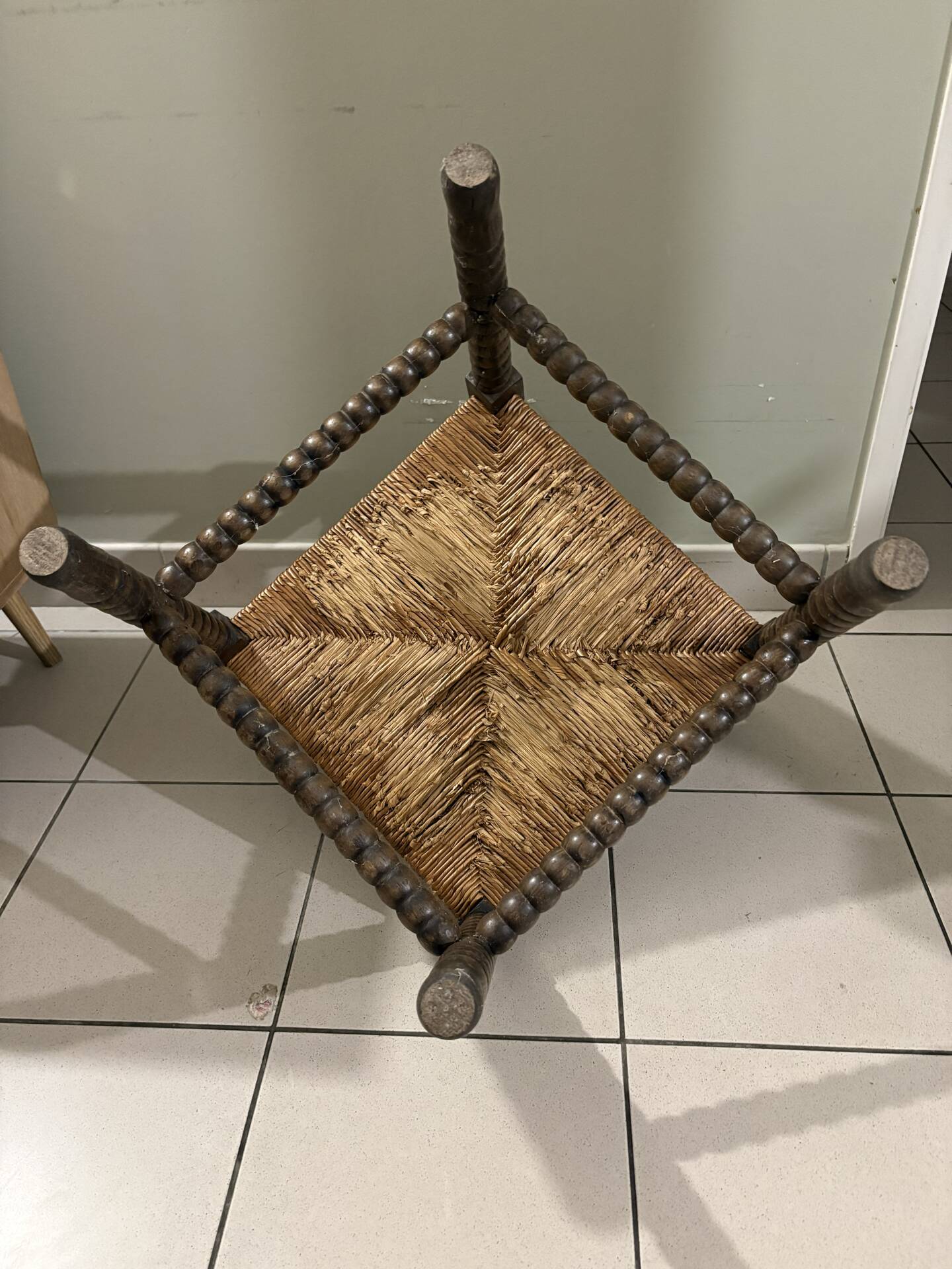 Chaise d’angle vintage en bois tourné