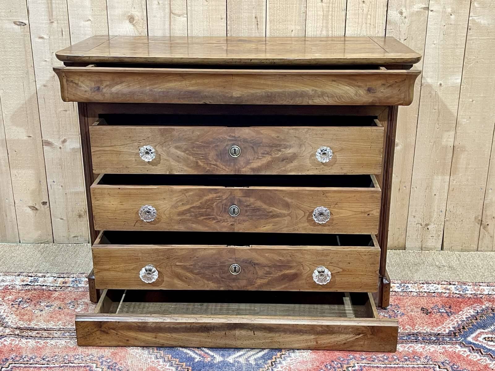 Louis Philippe chest of drawers with 5 drawers from the 19th century in cherry wood with glass knobs