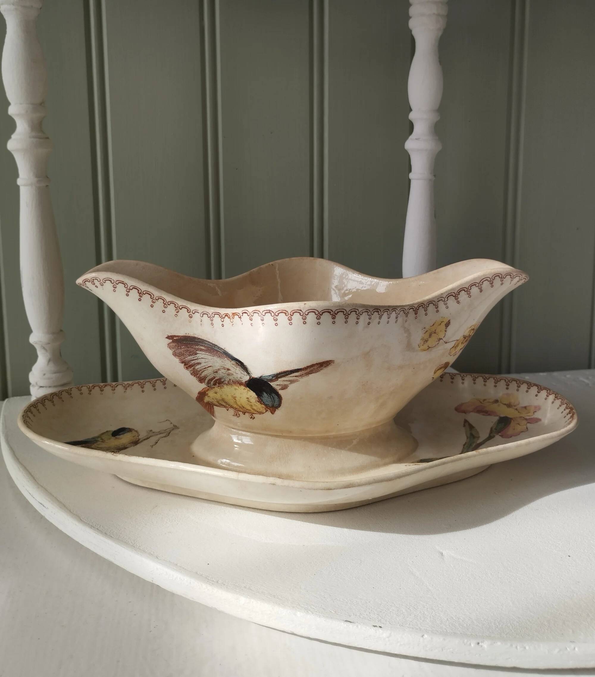 Longwy "Mésange" - Sauce boat on a polychrome ironstone base