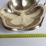 Small cut, empty pocket "clover" in gold metal