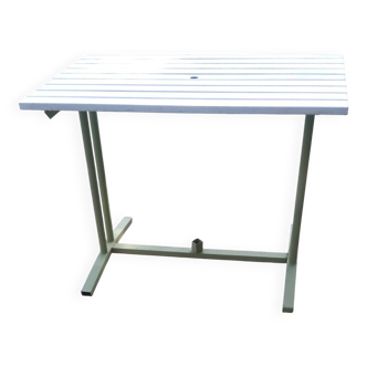 Ancienne table de jardin  à lattes en fer