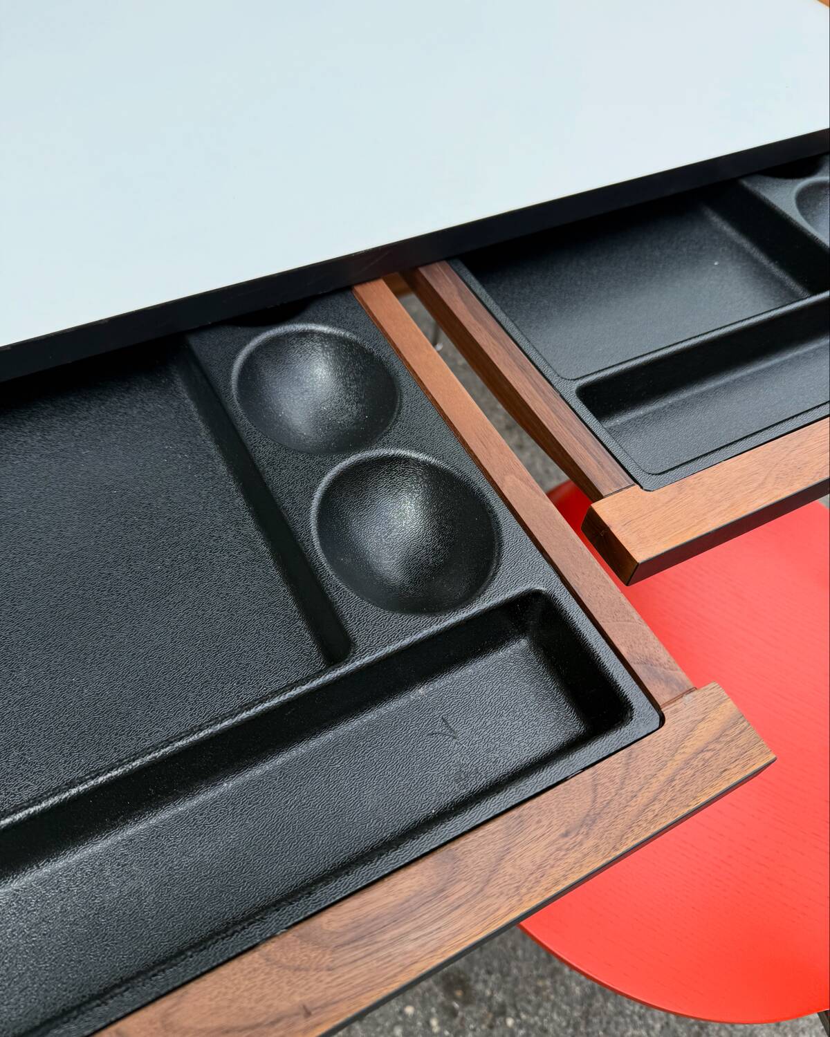 Vitra desk - Home desk - swag leg desk - George Nelson