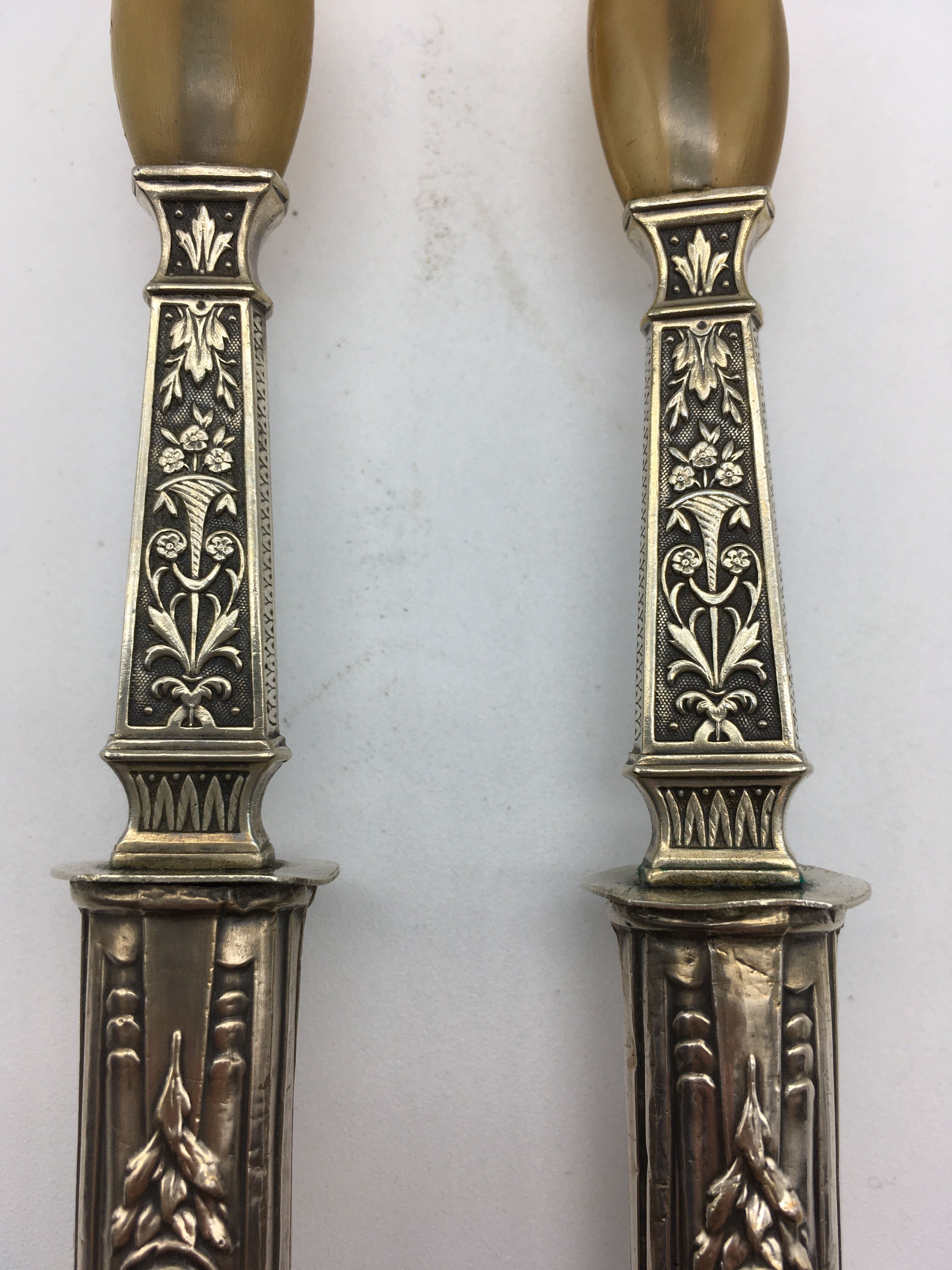 Stuffed silver salad cutlery