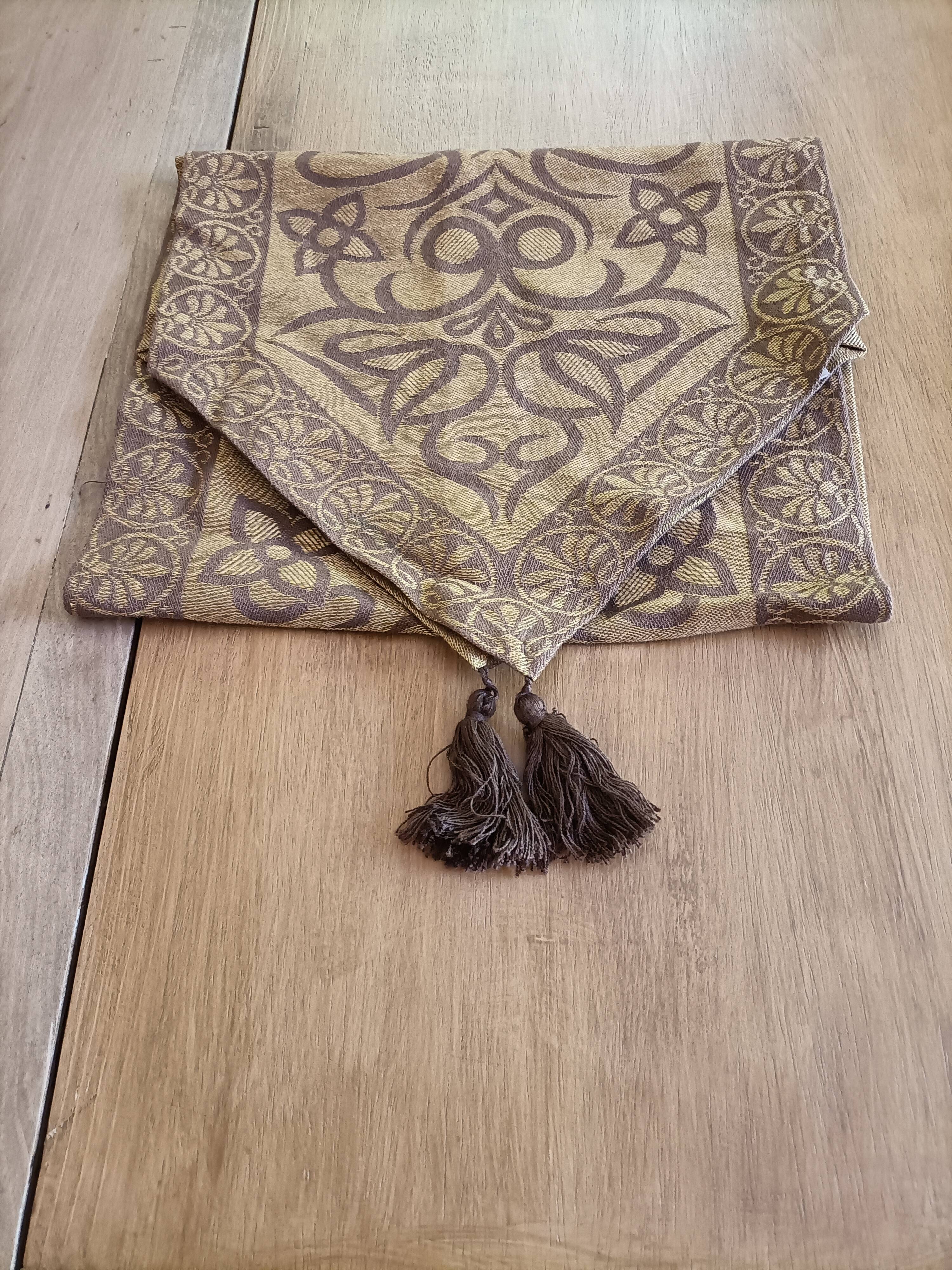 Table runner