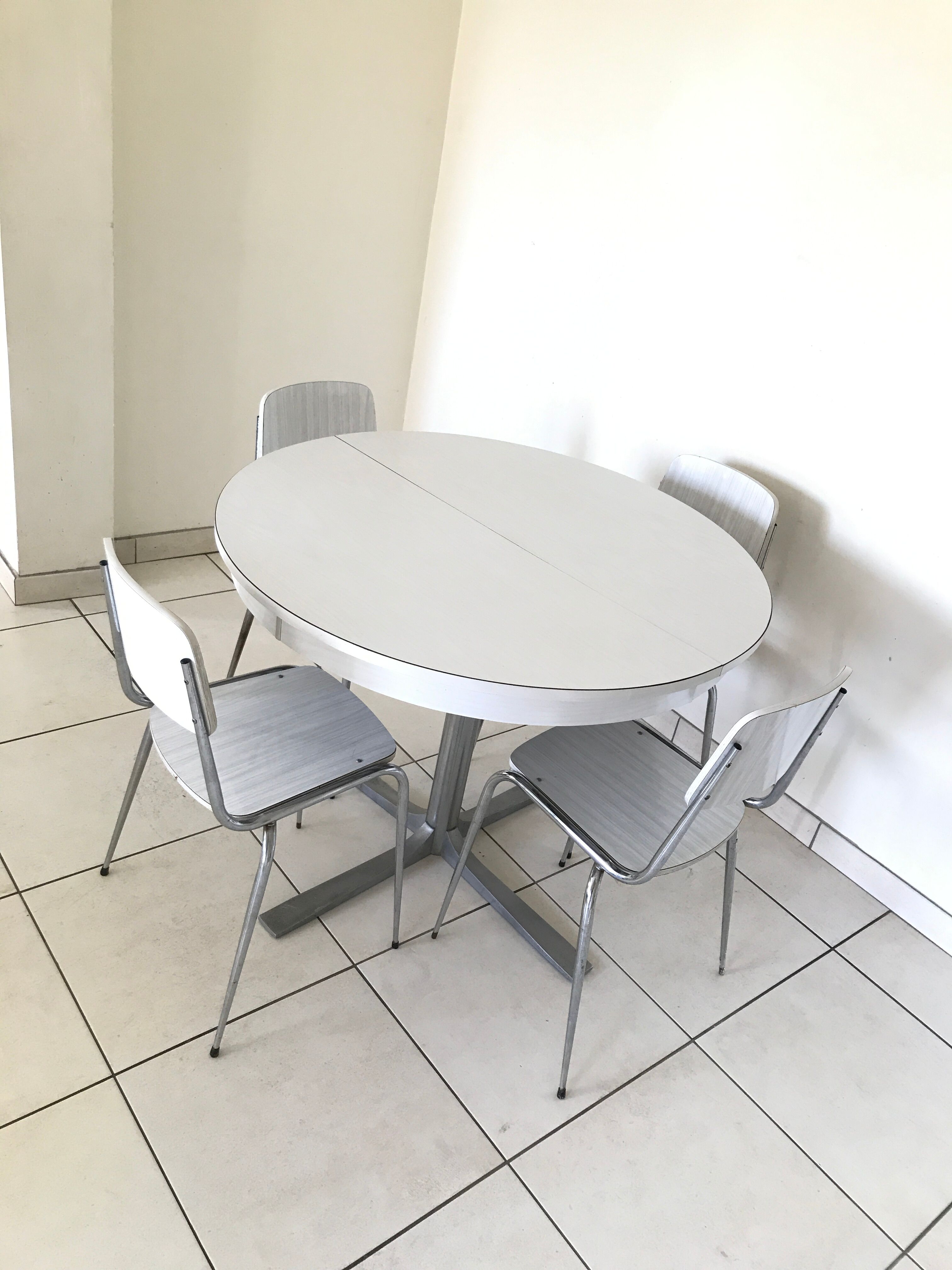 Round table rosewood formica with chairs 70s