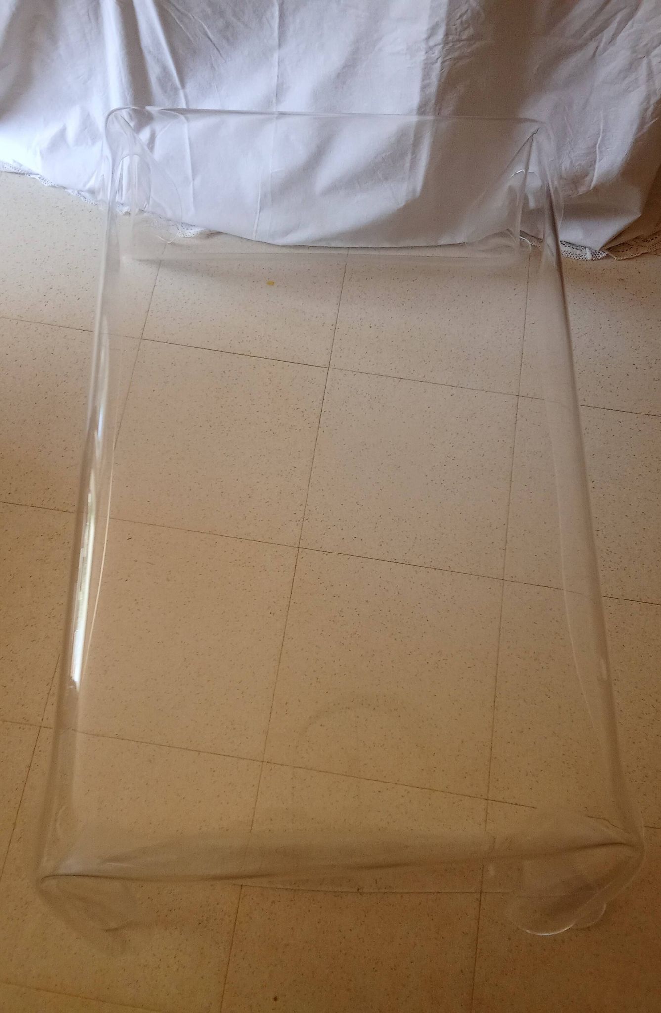 Low table plexiglass