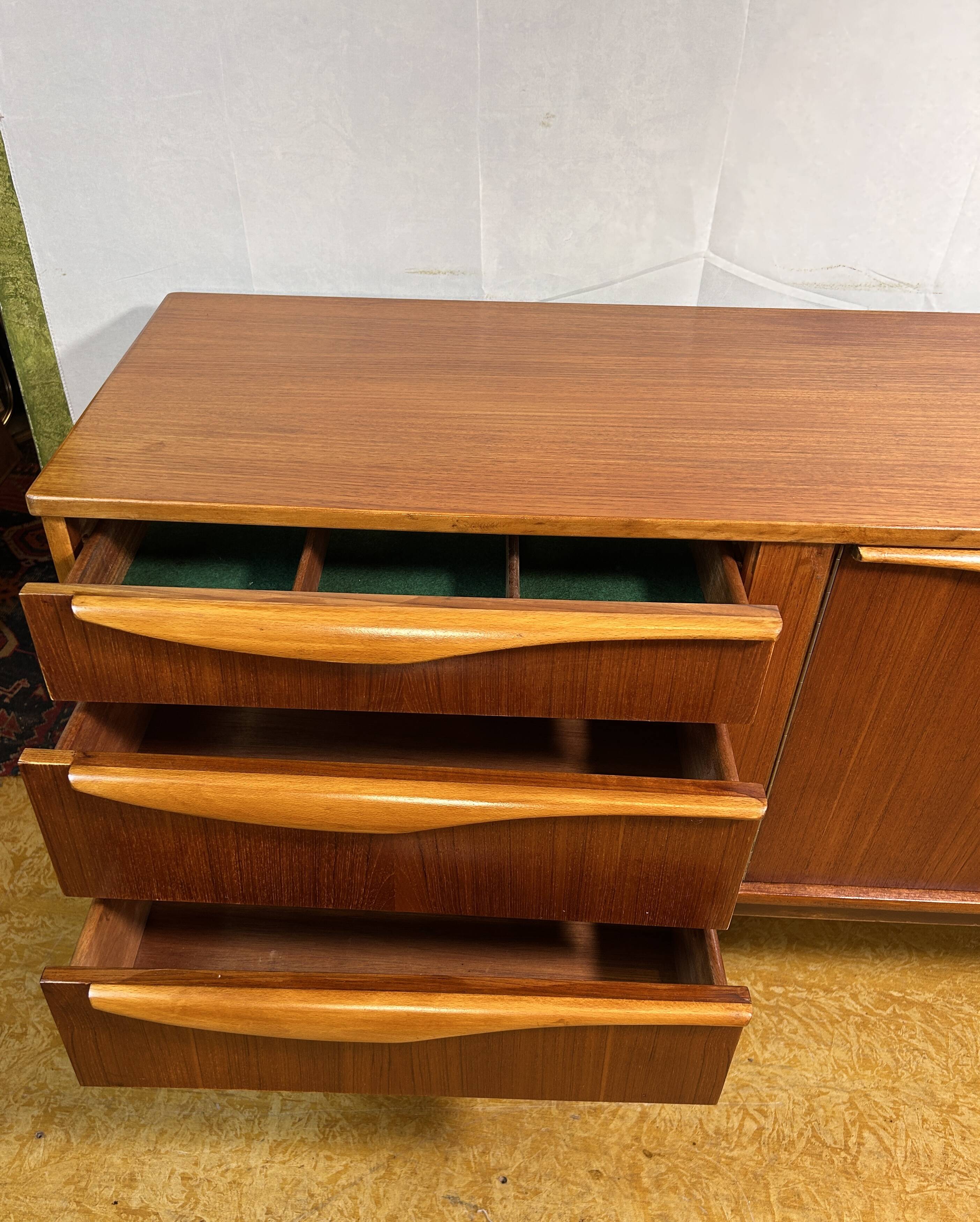 buffet danois en teck rétro vintage du milieu du siècle par Bramin – Design