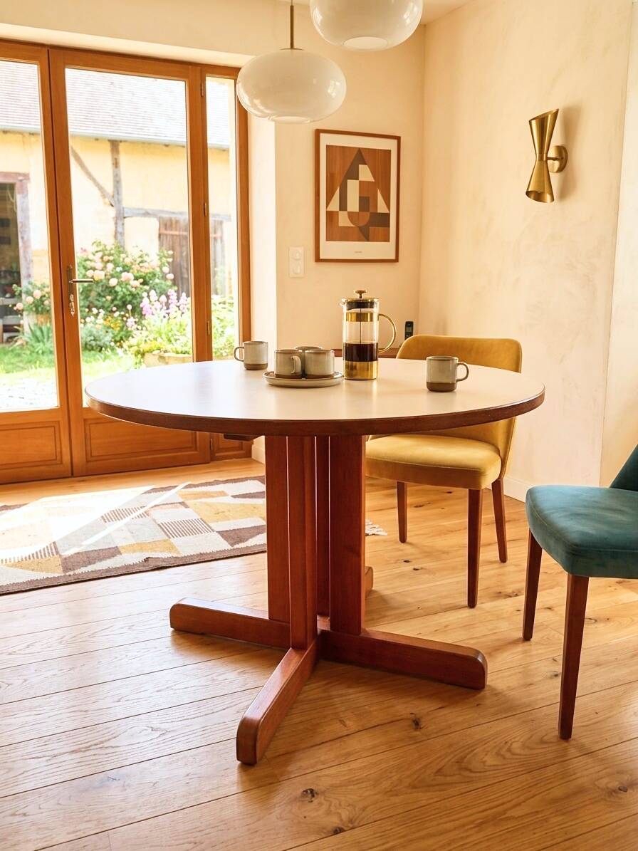 Scandinavian 1960s round table style
