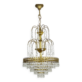 Lustre, plafonnier couronne en laiton, 5 étages, 3 feux, pampilles en verre. Années 60