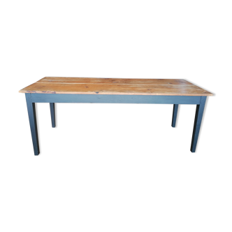 Farm table