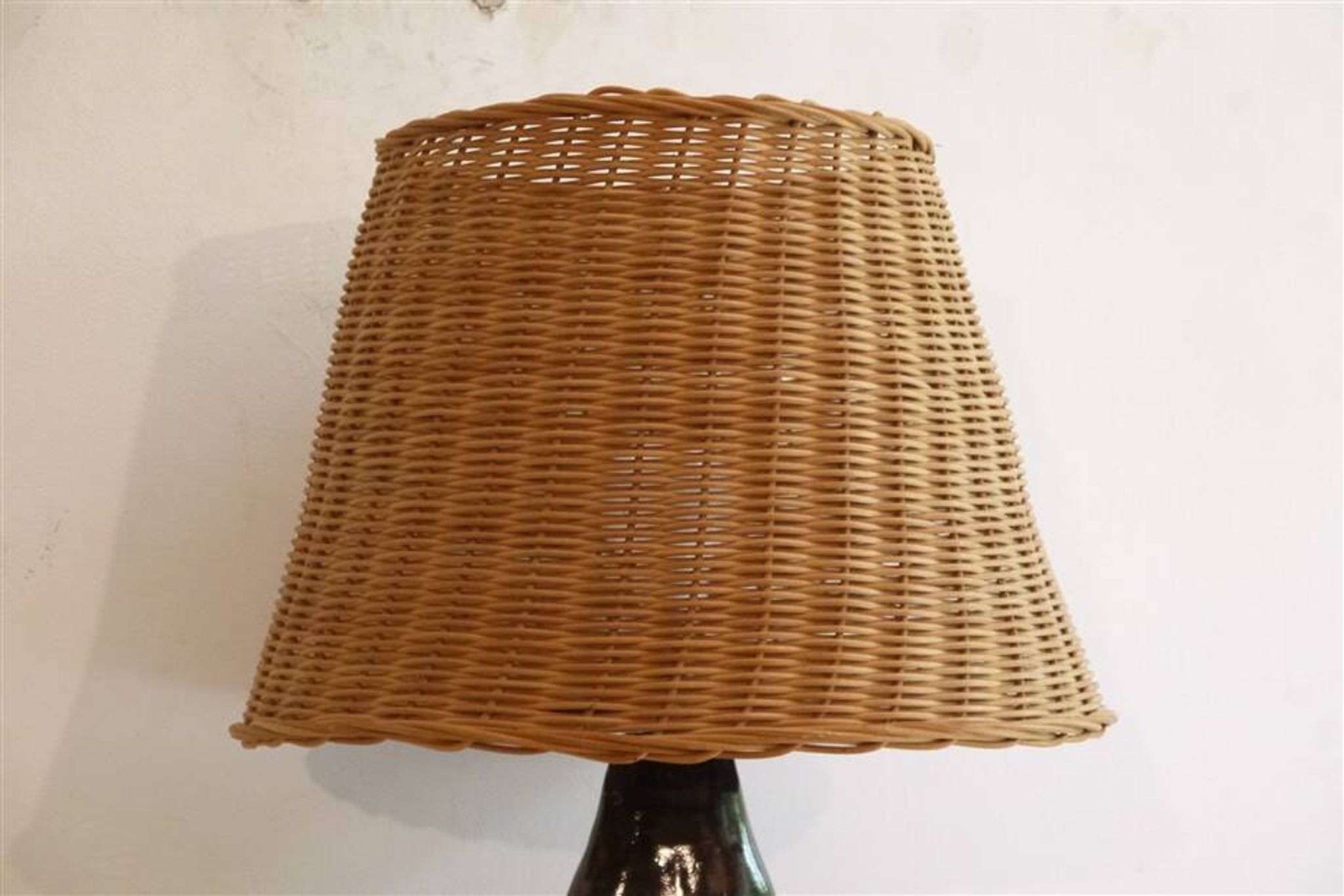 Lampe en céramique et rotin XXeme