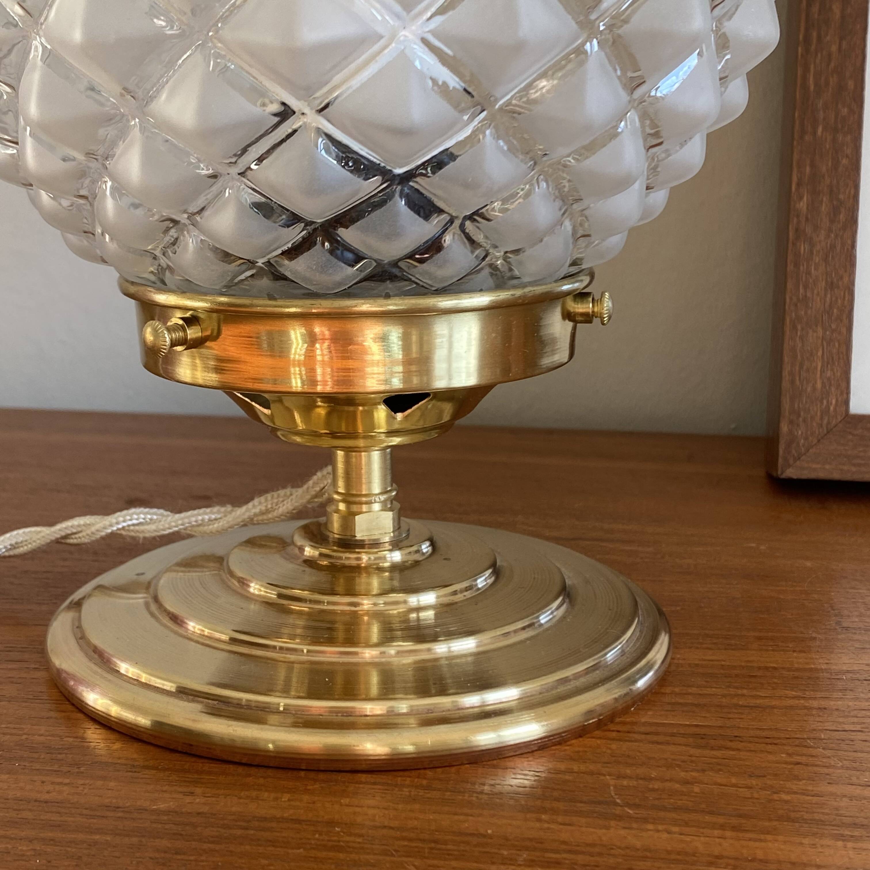 Table lamp, desk, globe in antique glass and brass base