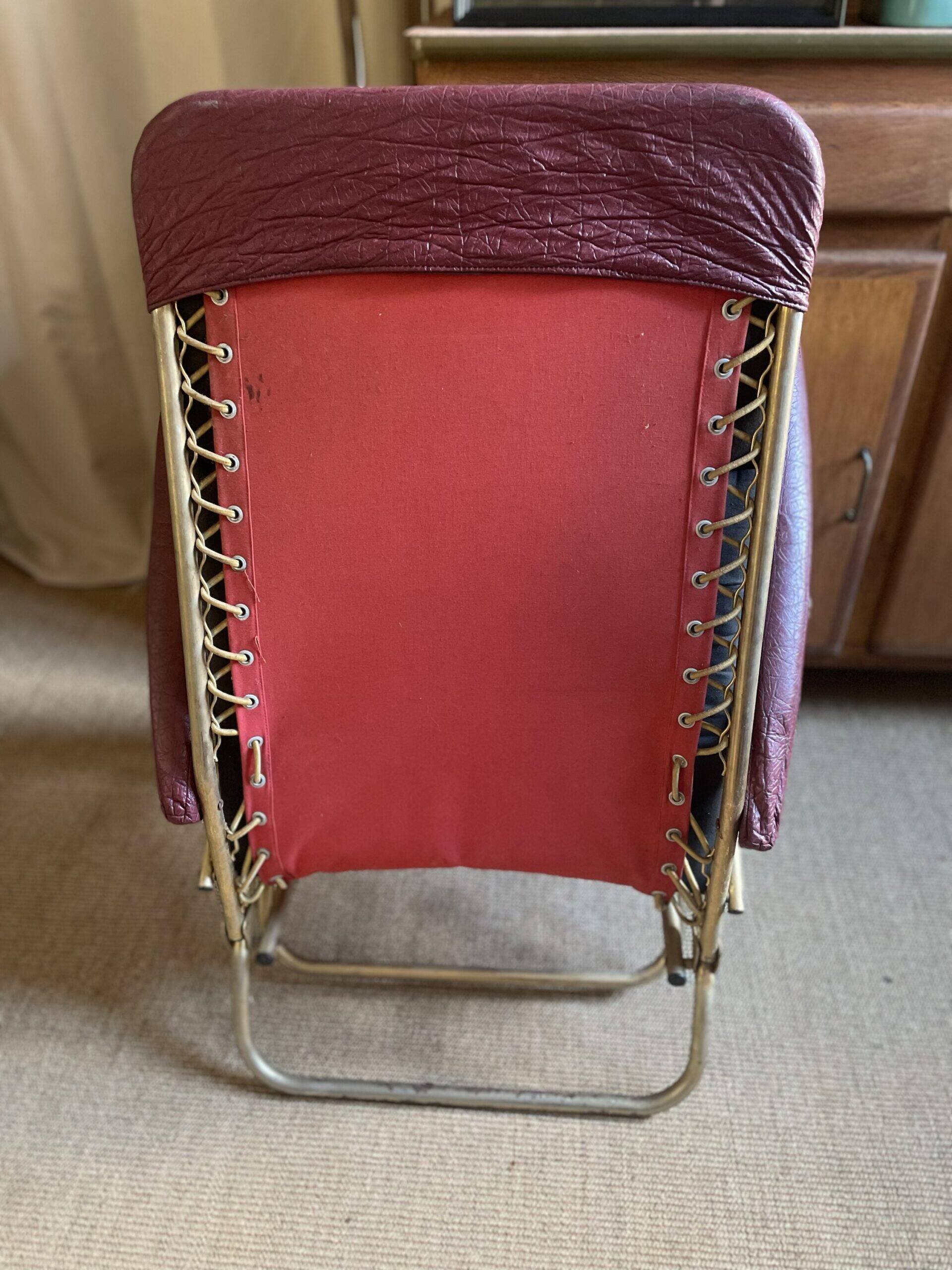 Burgundy chaise longue, 1960