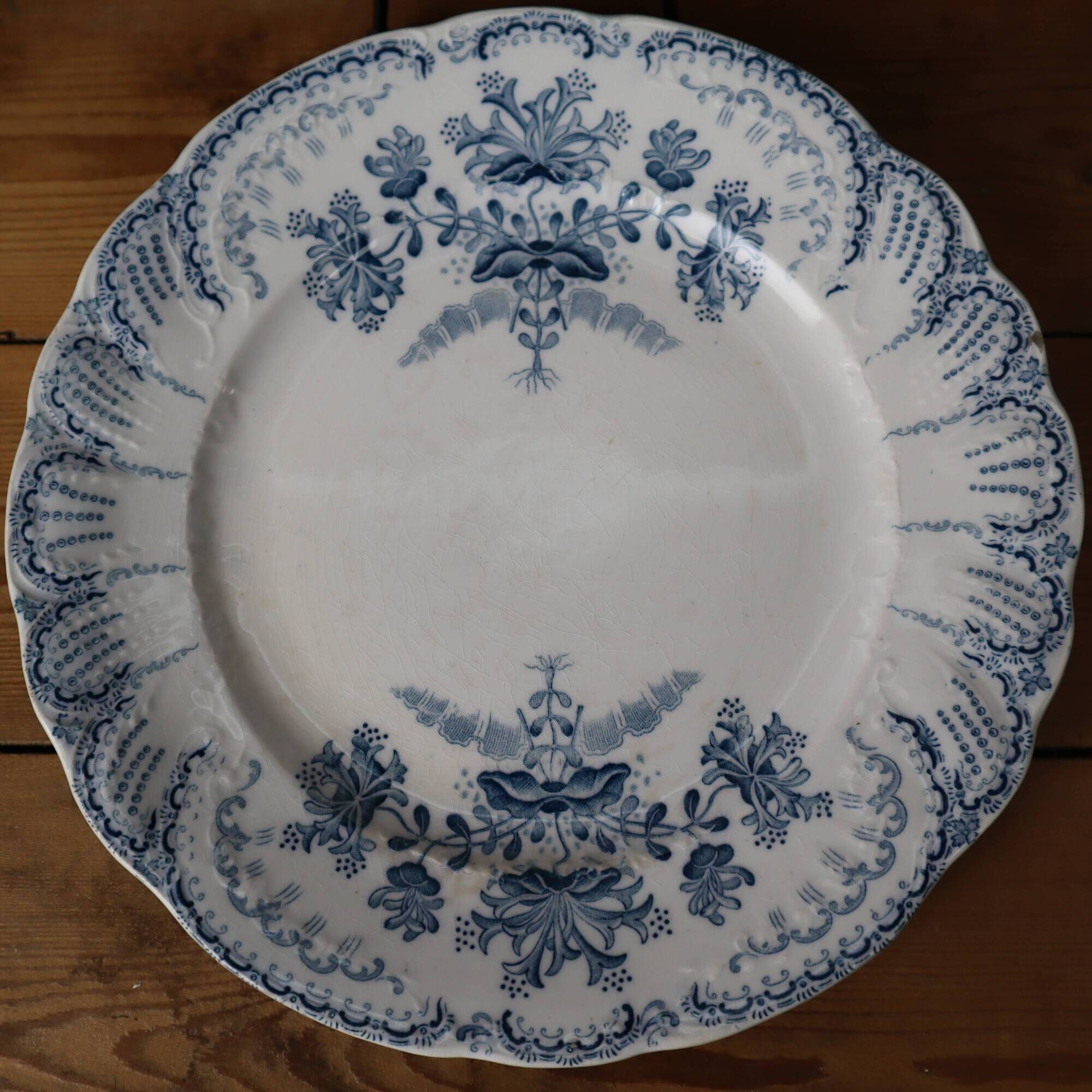 Set of 4 dessert plates from the St Amand earthenware factory, Régence model, iron earth