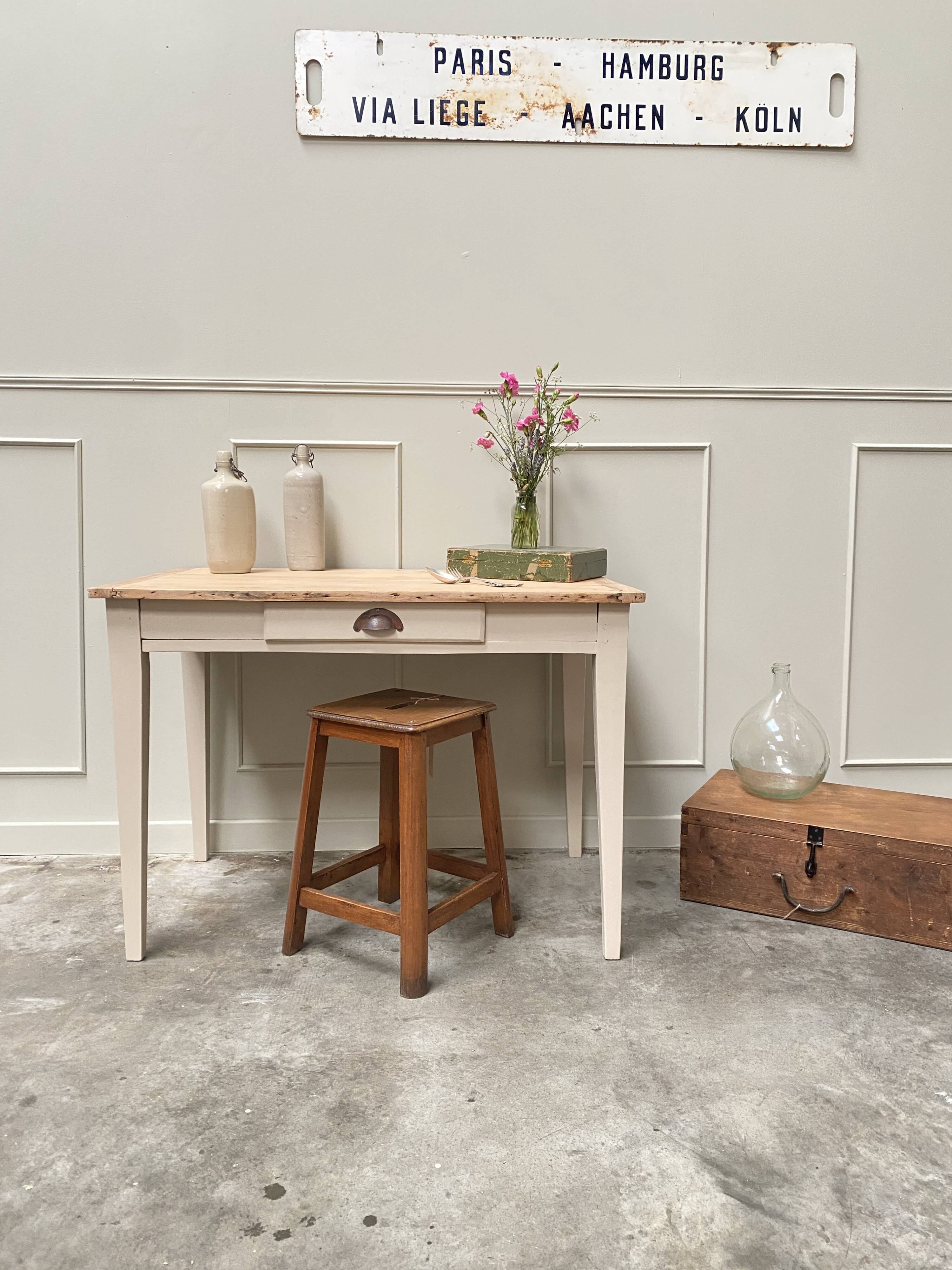 Petite table de ferme ou brureau