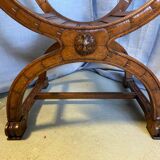 Siège, fauteuil Dagobert curule en noyer sculpté style Renaissance