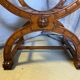 Siège, fauteuil Dagobert curule en noyer sculpté style Renaissance
