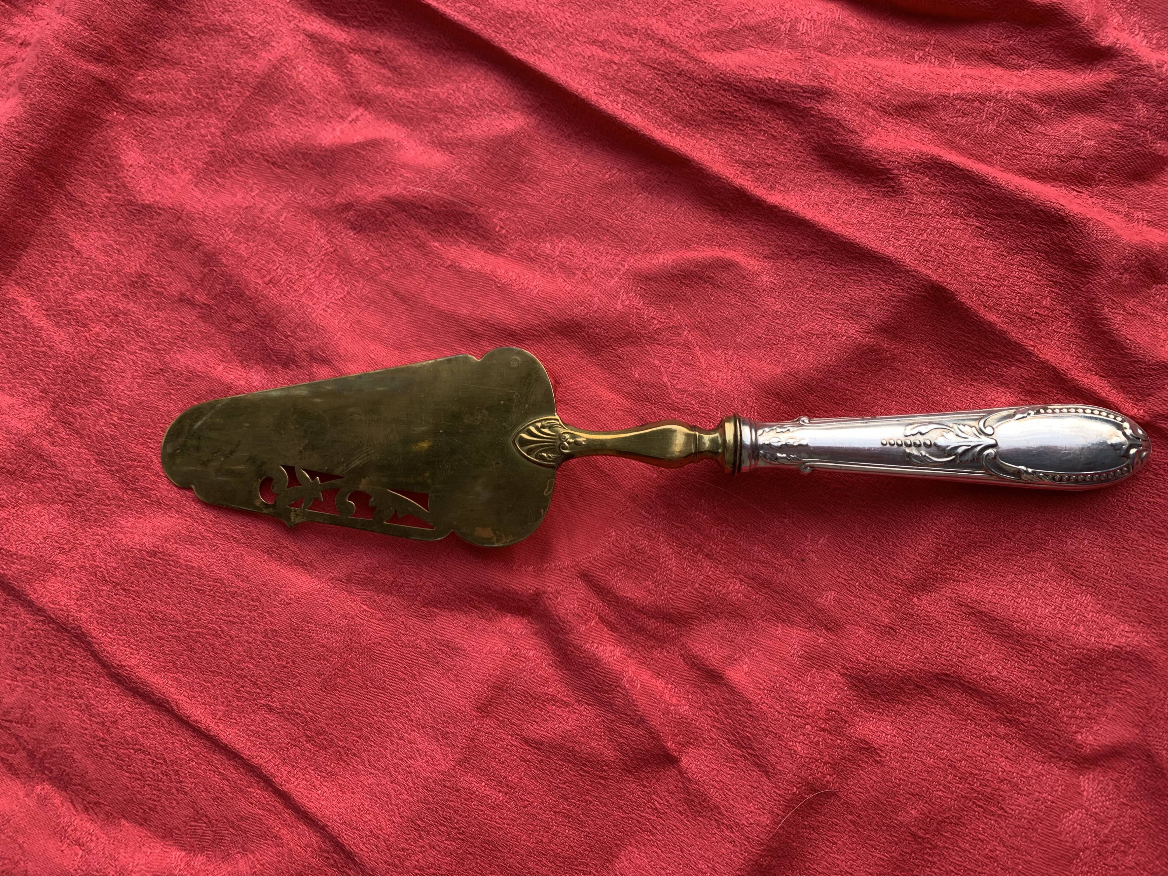 Pie server in vermeil and silver filled, hallmarked, chiseled floral motif, old