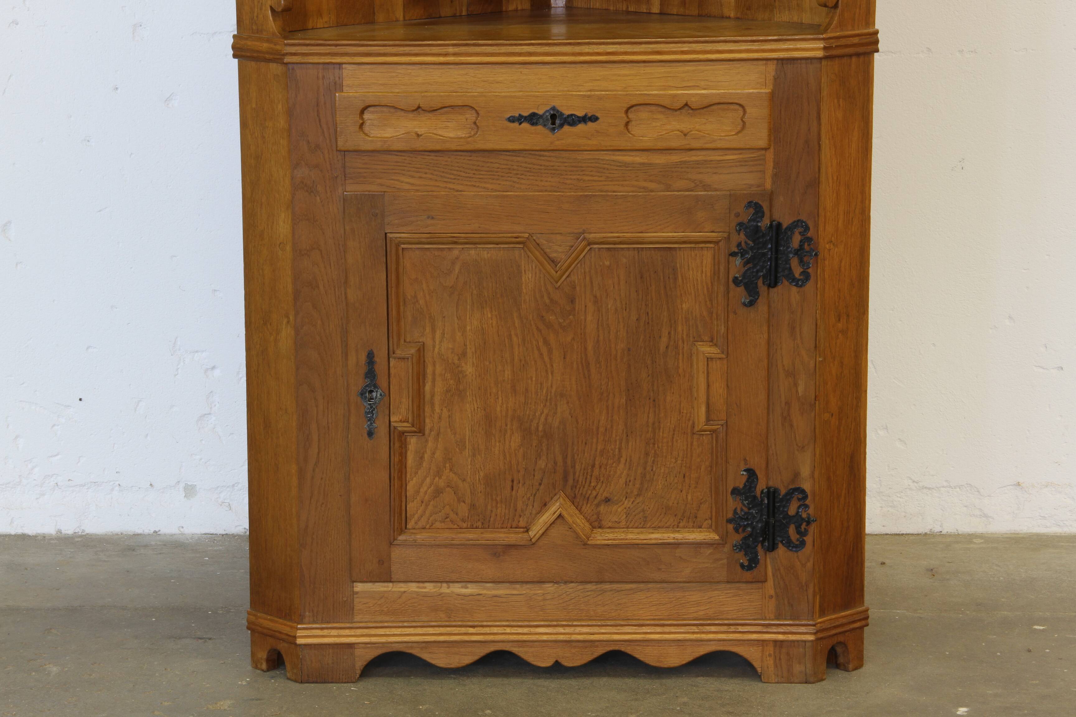 Cabinet d'angle vintage des années 1960 en chêne massif dans le style de Kjærnulf, design danois moderne.