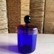 Bocal en verre fait main bleu, rose et noir avec couvercle par Erik Höglund, 1992