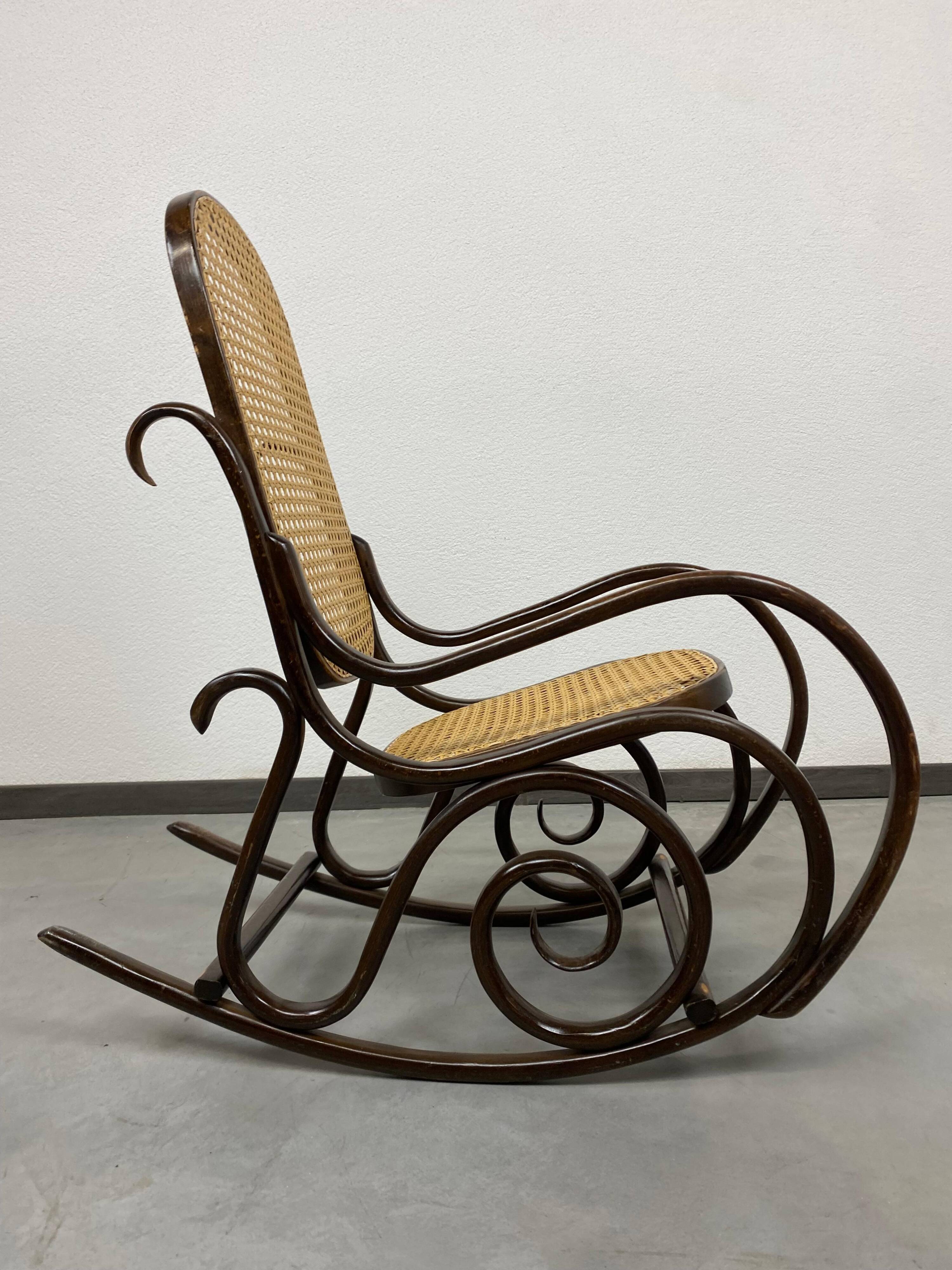 Small Thonet rocking chair no. 10 for children