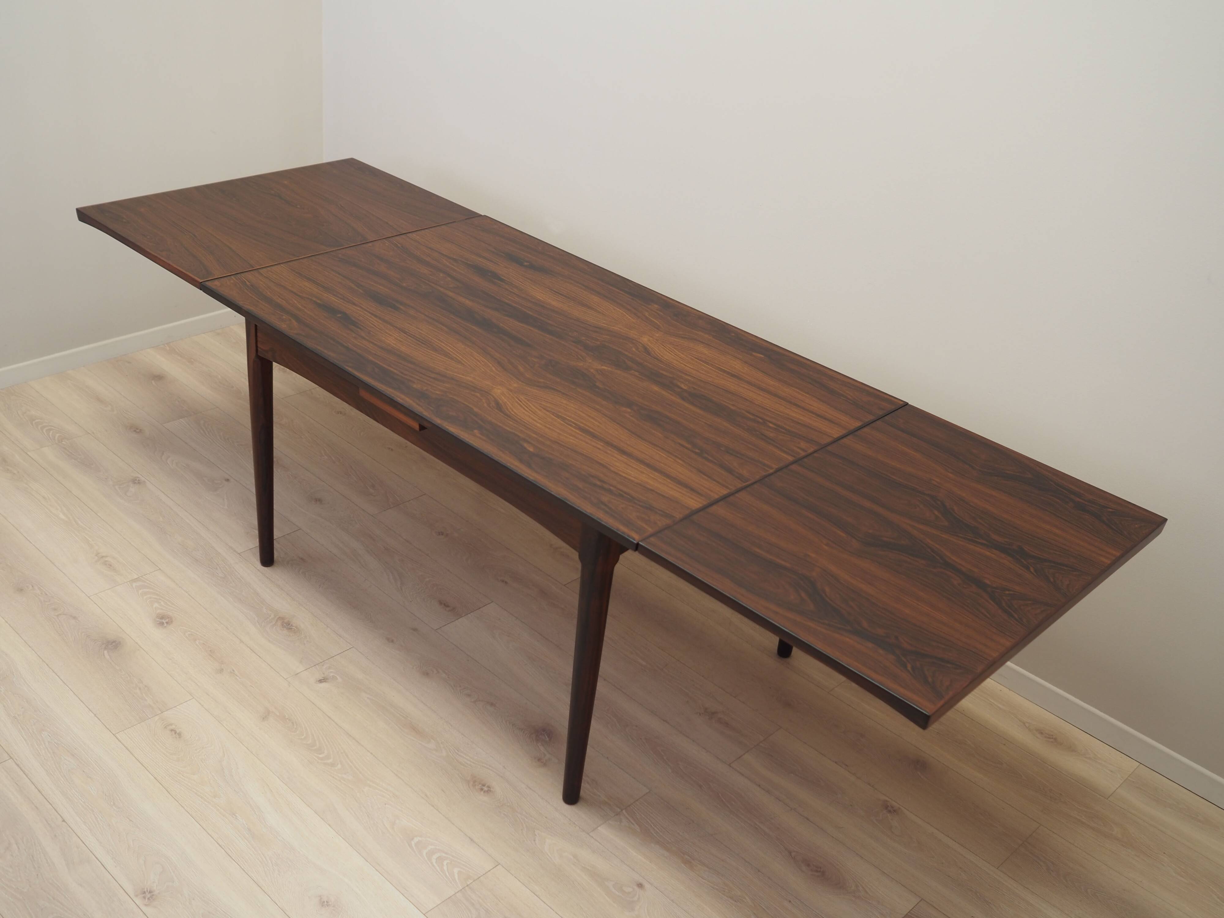 Table en palissandre, design danois, années 1970, production : Danemark