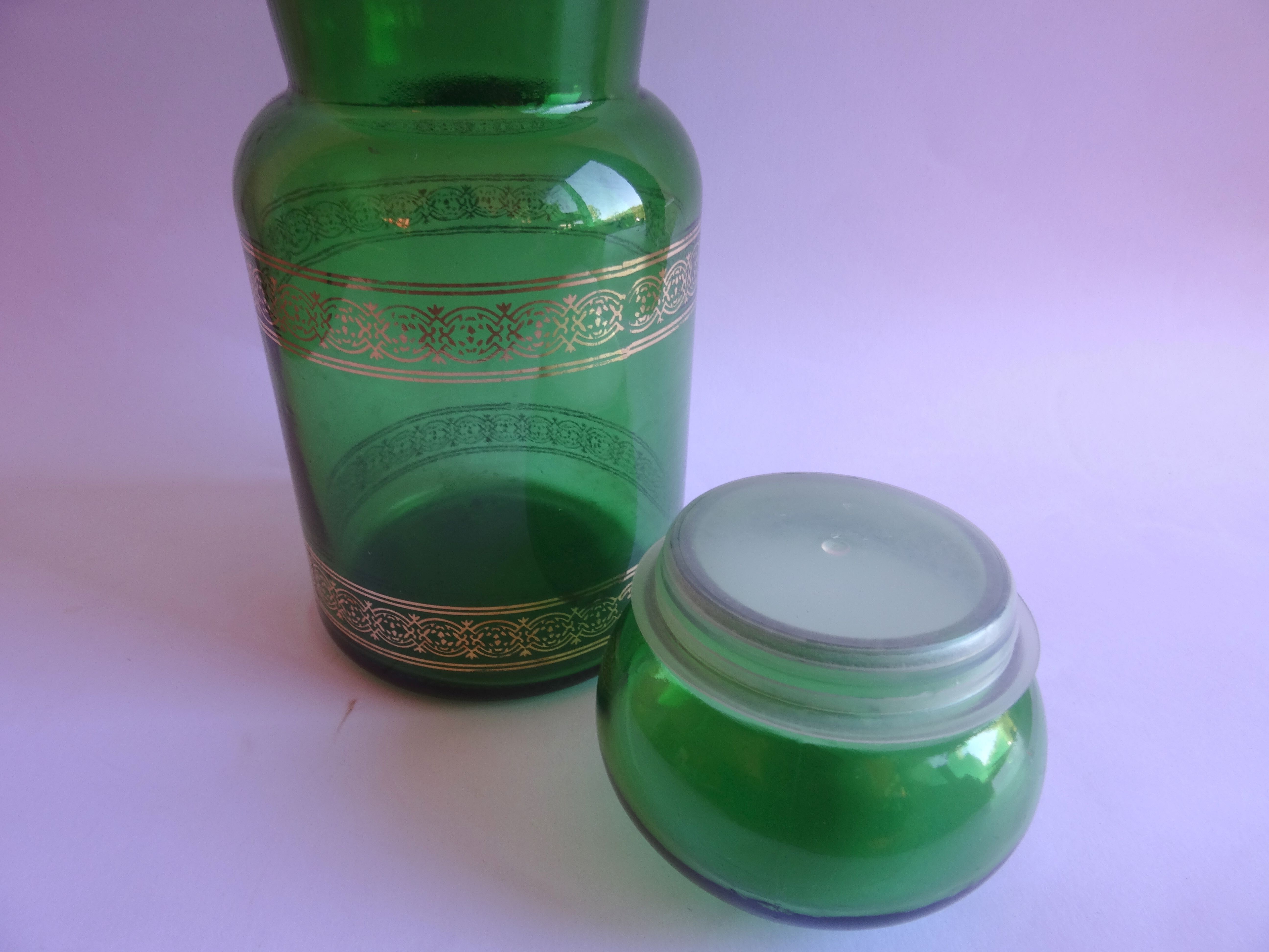 Green apothecary pot
