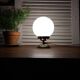 Lampe à poser globe opaline 