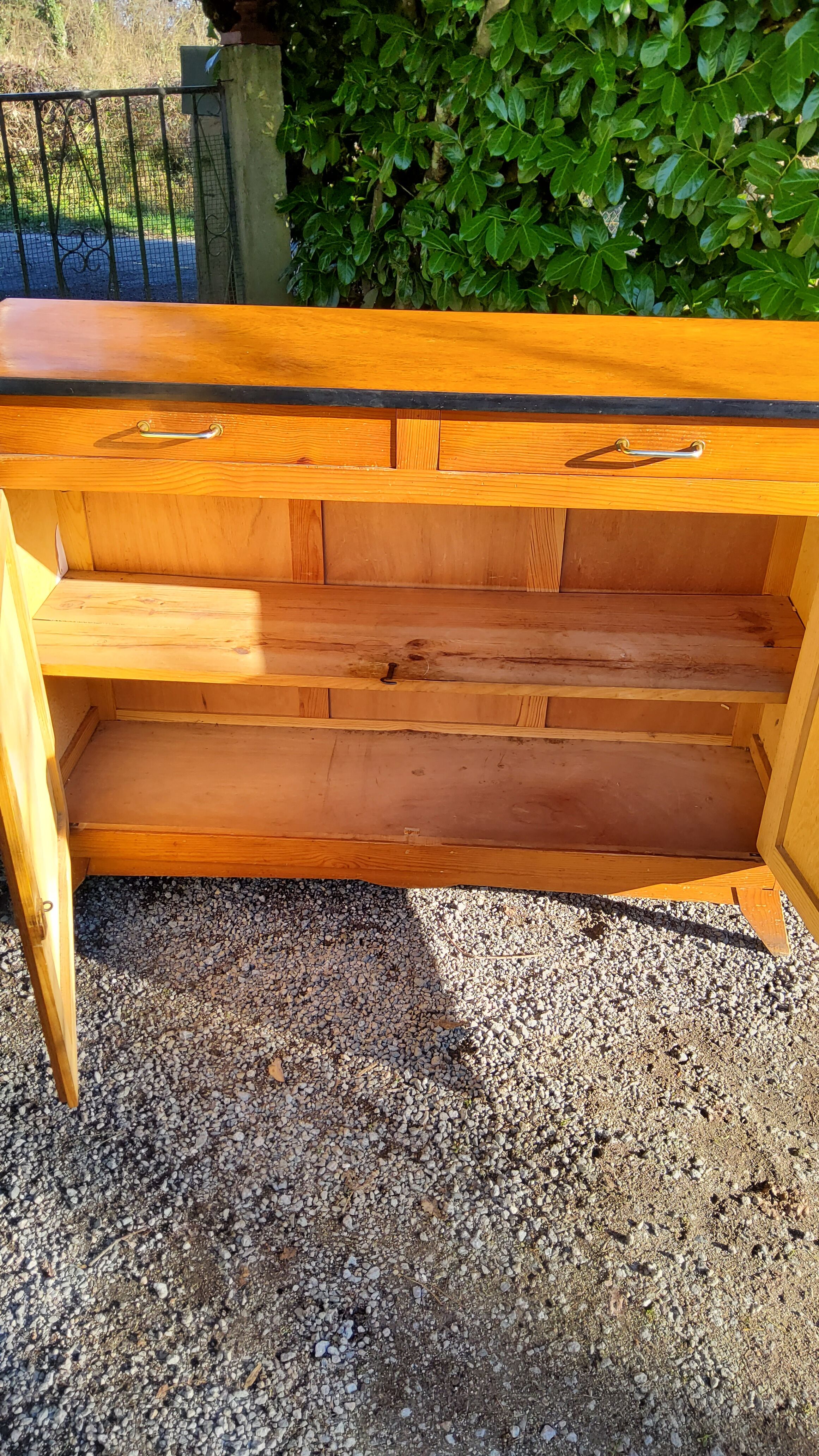 Buffet bas des années 50 pieds compas