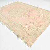 Tapis d’Anatolie ancien tons pastel rose poudré et vert, 231x330 Cm