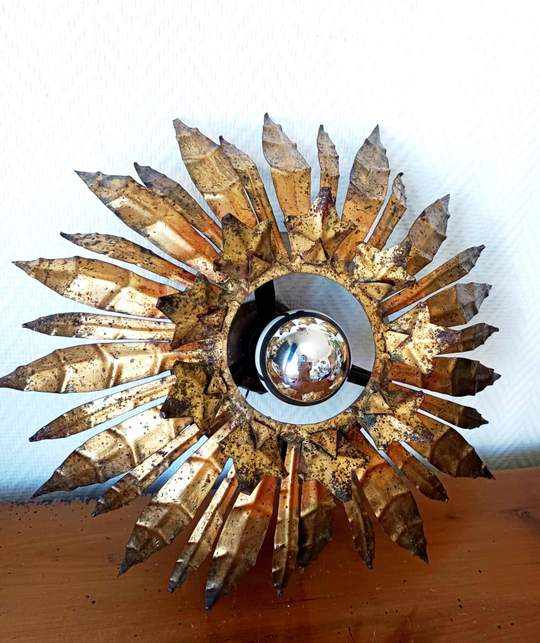 Plafonnier soleil laiton doré 1960