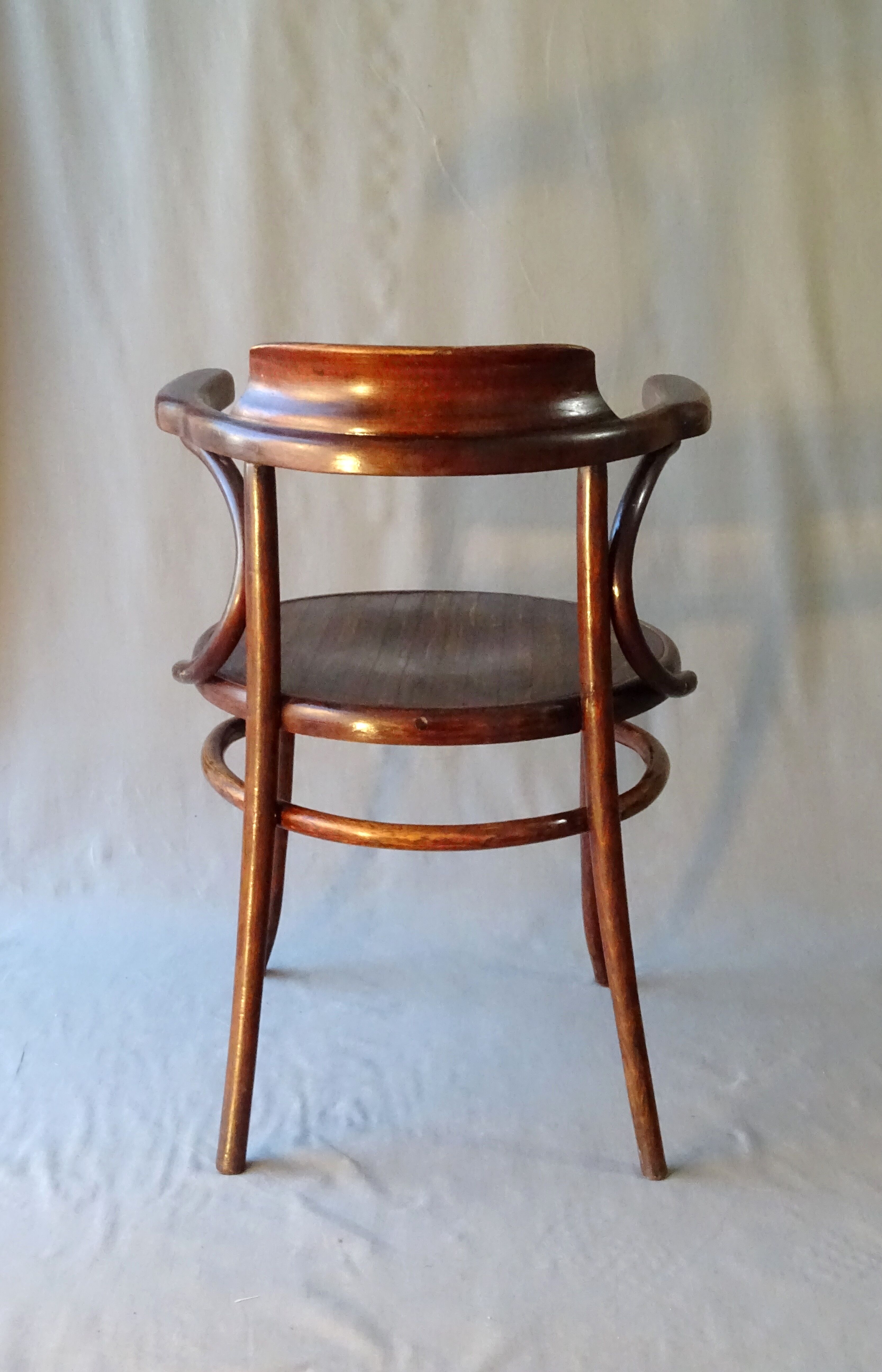 Wooden-curved office chair by Ungvar1900