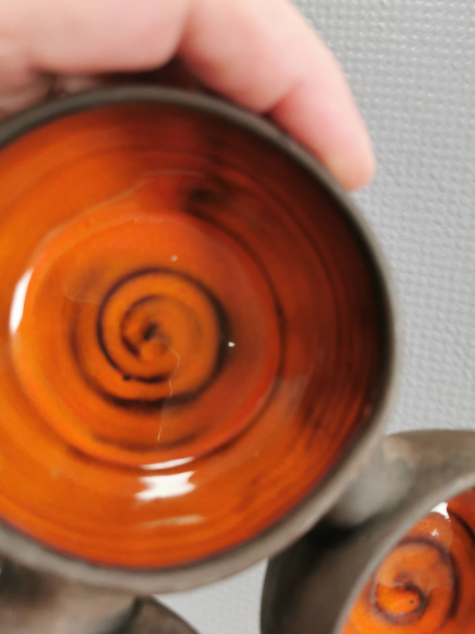 Magnifique bol (composé de 3 bols) avec glaçure orange/rouge à l'intérieur