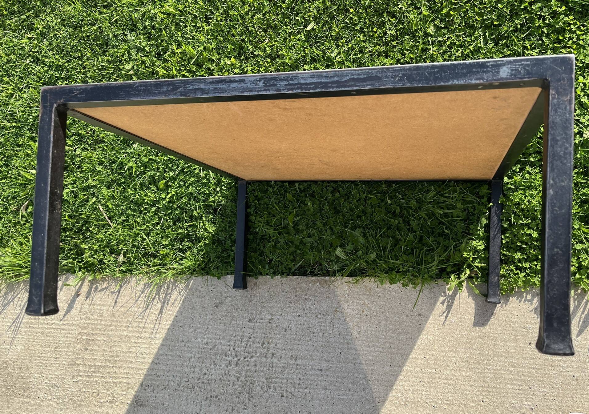 Brutalist coffee table in wrought iron and ceramic from the 70s