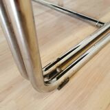 Fauteuil lounge vintage en cuir bleu marine : structure tubulaire chromée, style italien futuriste