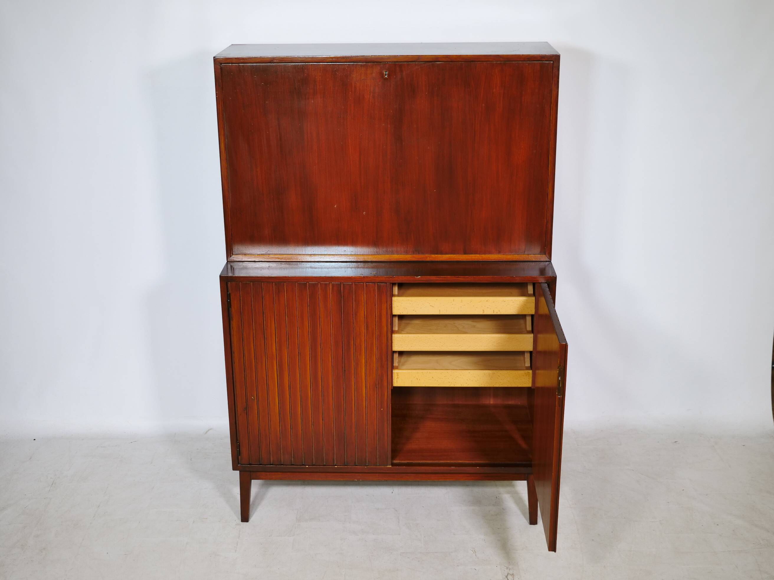 Cabinet de bar des années 60 en teck.
