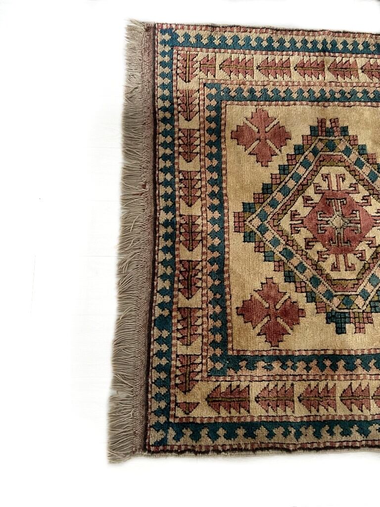 Artisanal Iranian carpet 180x123cm