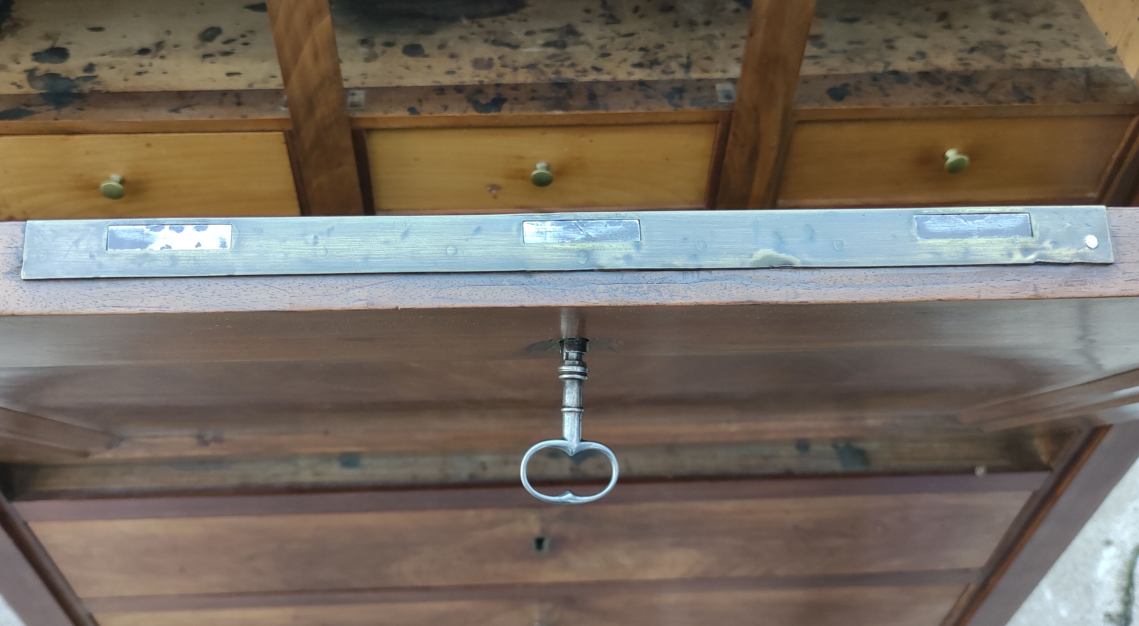 Former mahogany secretary