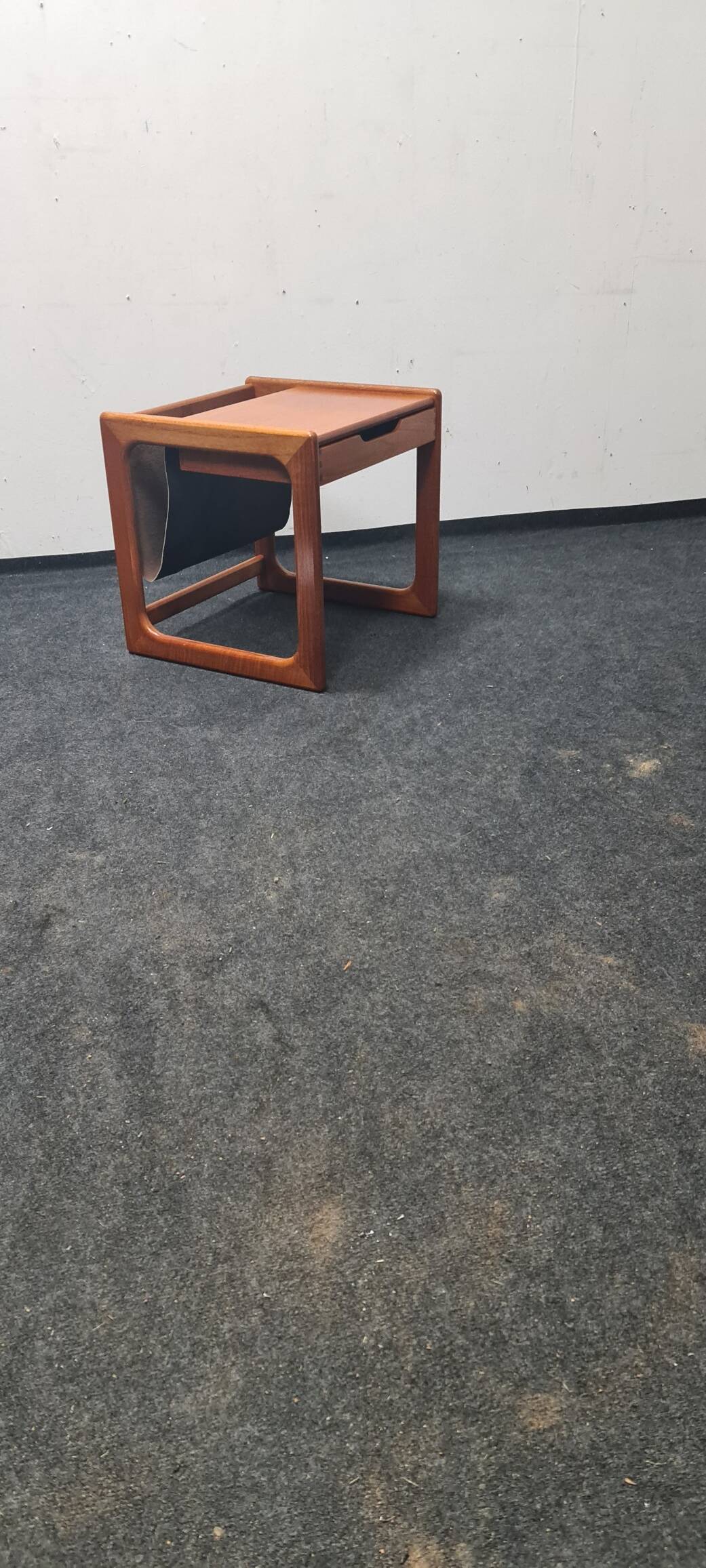 Salin Nyborg vintage Danish design magazine rack, side table