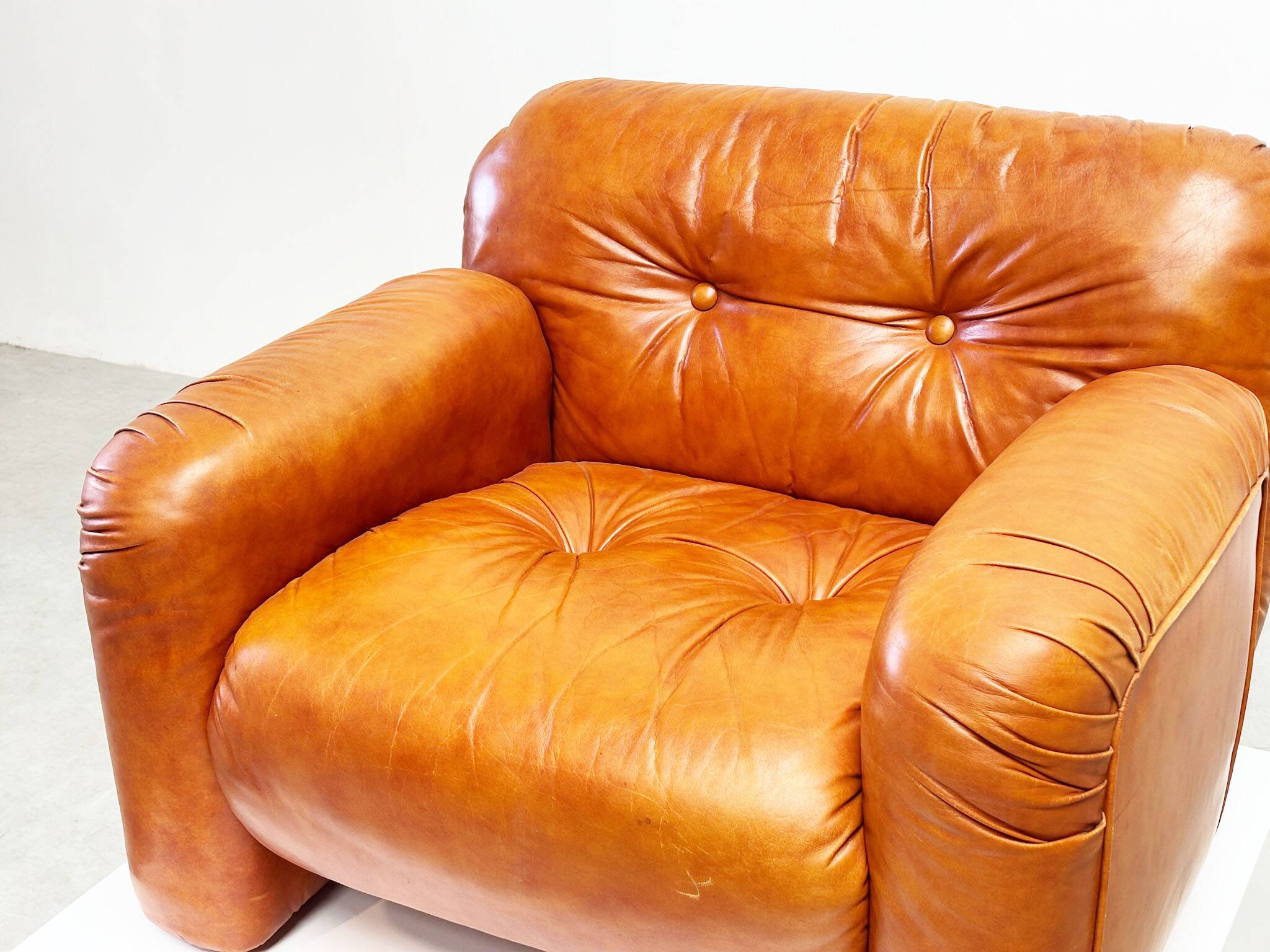 Comfortable Italian lounge chair