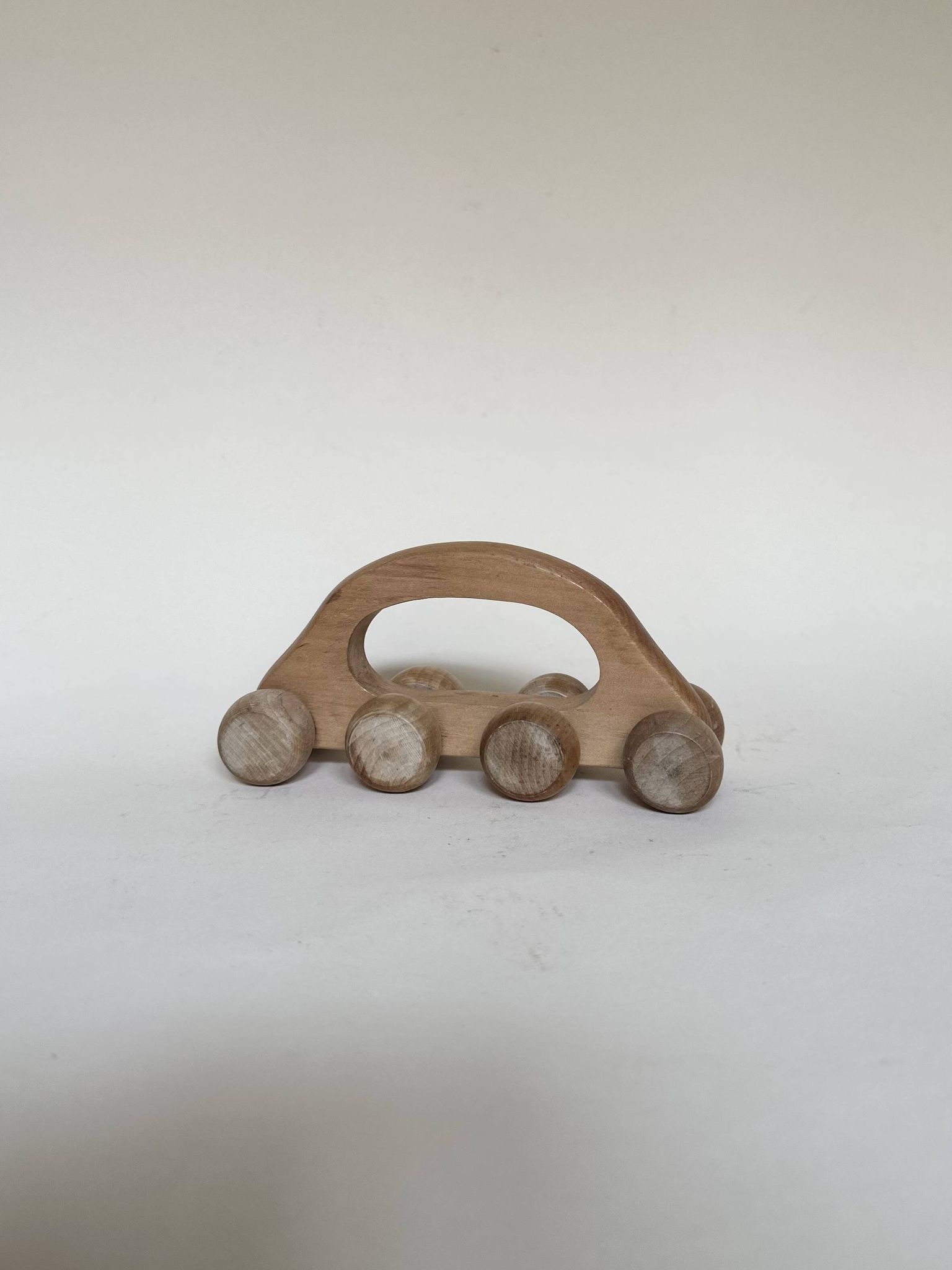 Voiture en bois à 8 roues
