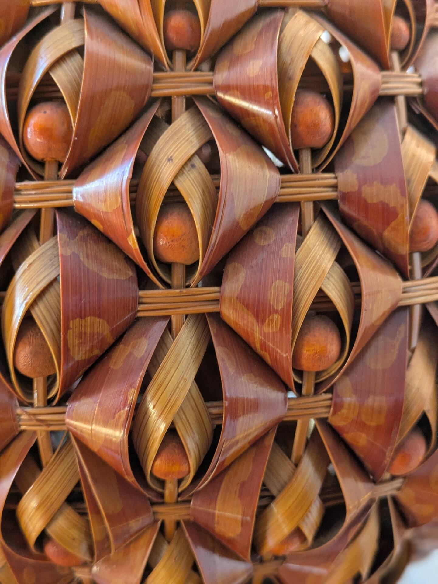 Large vintage woven lamp base in Riviera/Boho style from the 1970s.