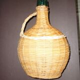 Oval lady-jeanne surrounded by wicker
