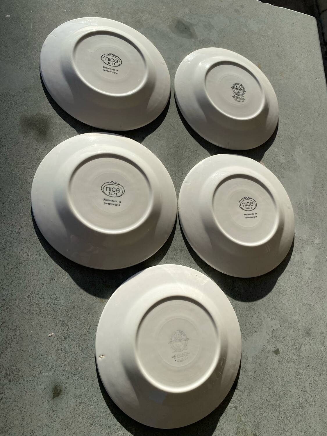 Set of 5 small dessert plates from the Nice factory, 2 stamps from the same manufacturer.