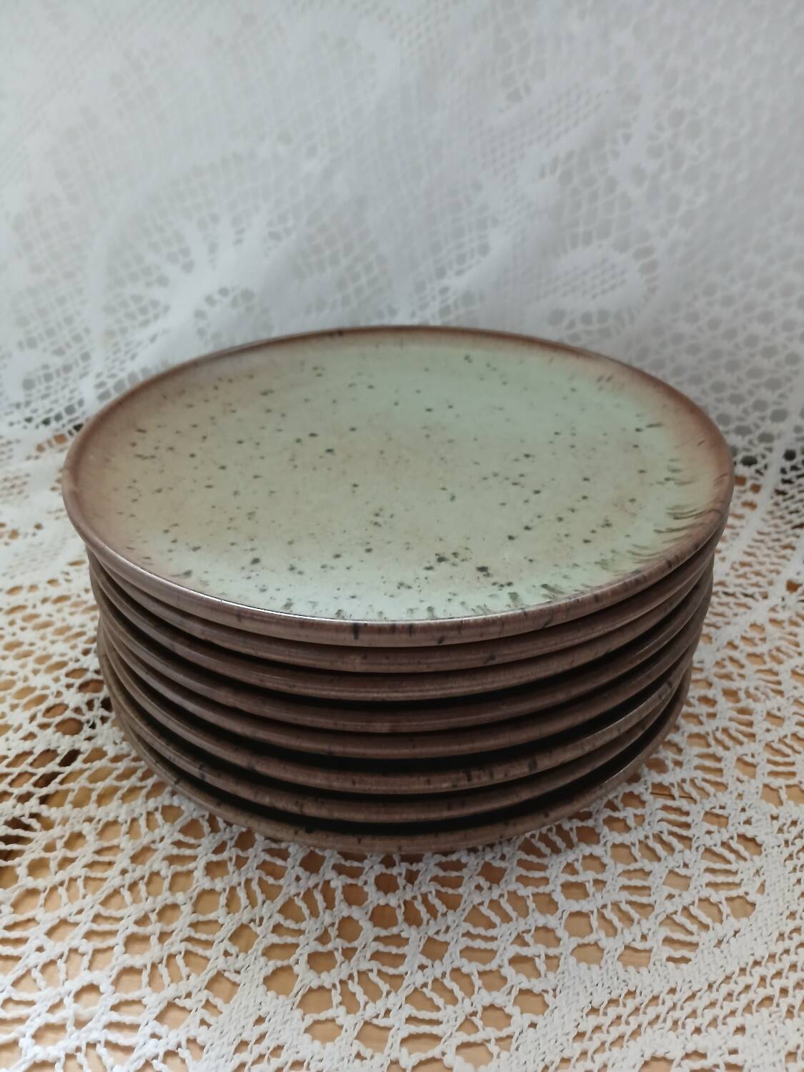 8 flat plates and 1 Vallauris dish