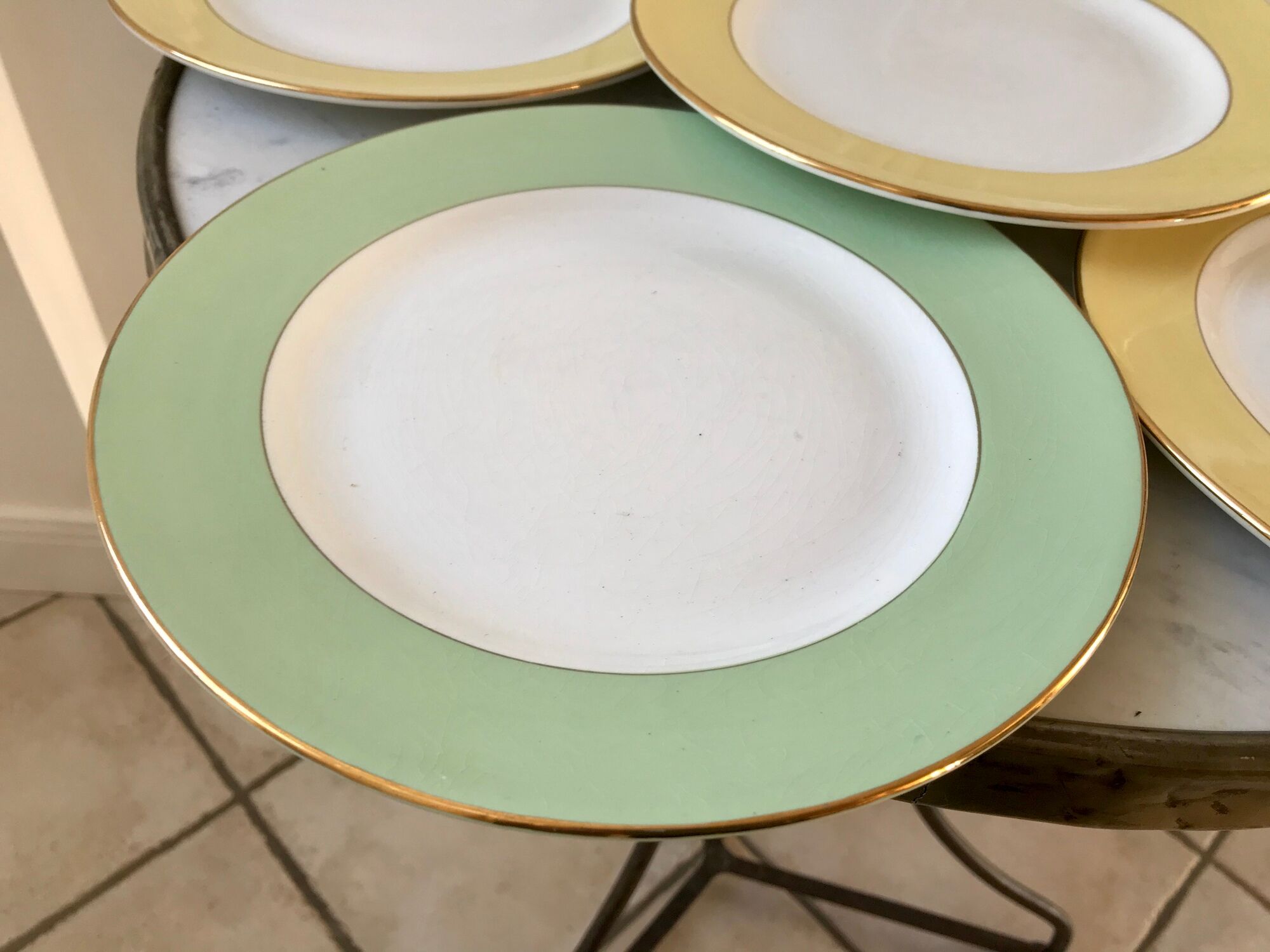 Set of 4 flat plates Saint-Amand pastel yellow and almond green 60s