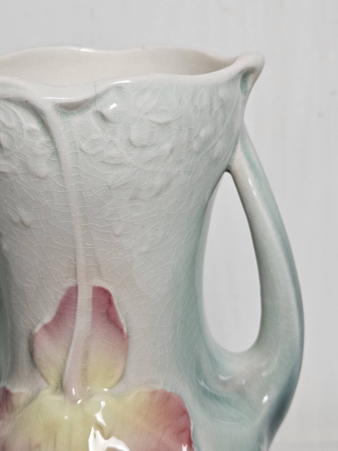 Vase barbotine iris Art nouveau